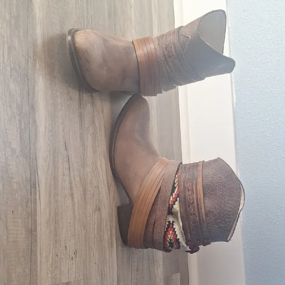 Freebird by Steven Brown/Tan " Mescal " Ankle Boots With Woven Accents 10 - Picture 1 of 8